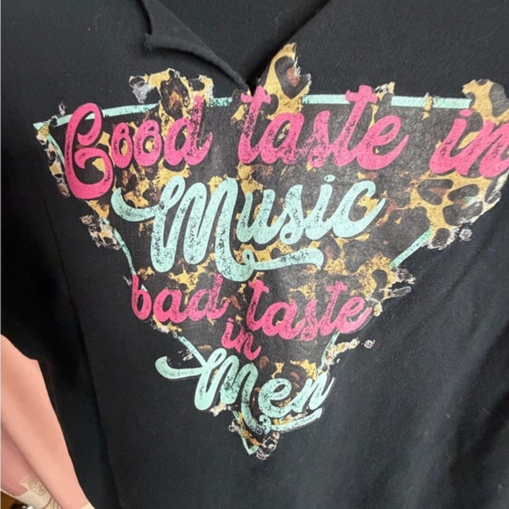 Black Graphic Distressed T-Shirt, Approximately 1x Size